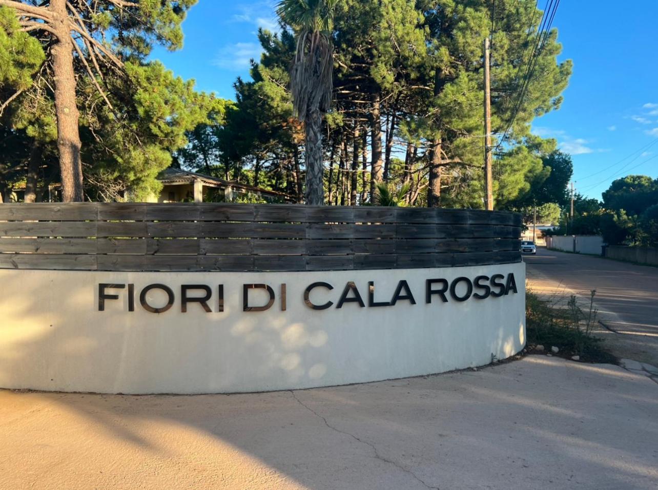 Fiori Di Cala Rossa Residence Hoteliere Lecci Kültér fotó