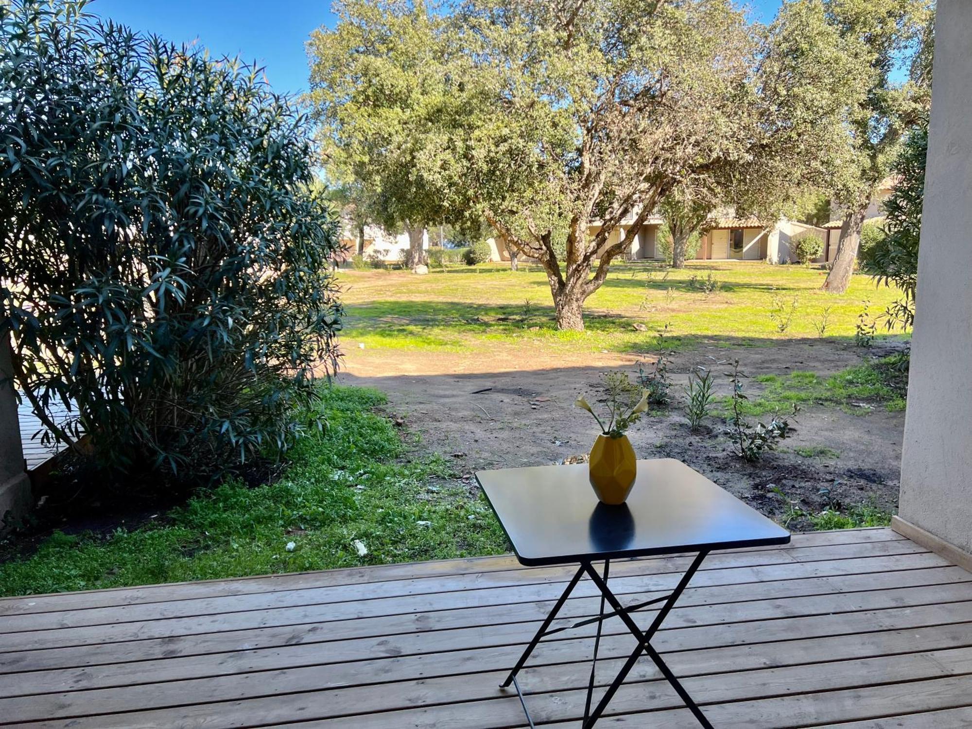 Fiori Di Cala Rossa Residence Hoteliere Lecci Kültér fotó