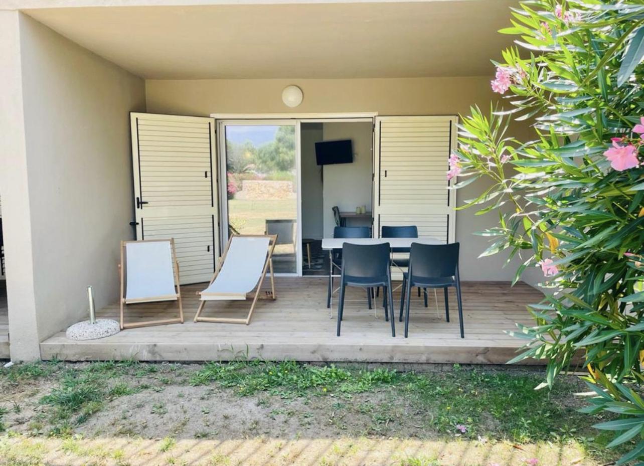 Fiori Di Cala Rossa Residence Hoteliere Lecci Kültér fotó