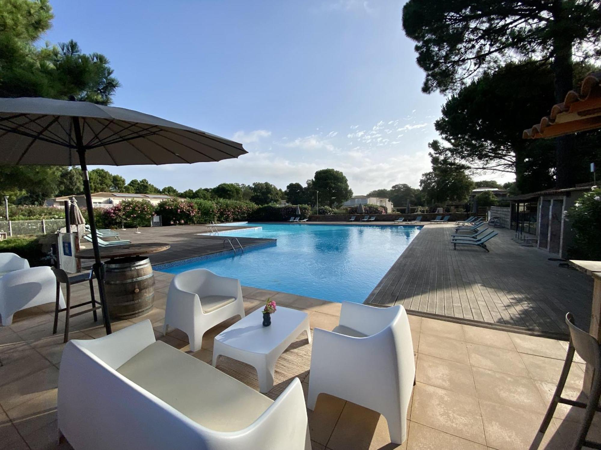 Fiori Di Cala Rossa Residence Hoteliere Lecci Kültér fotó