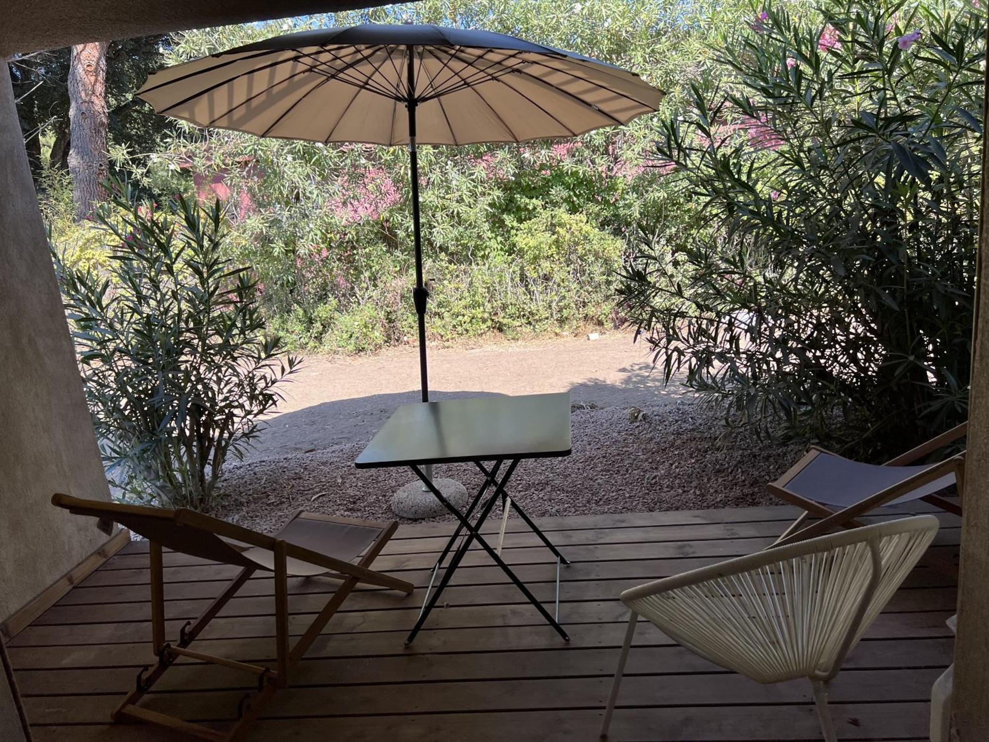 Fiori Di Cala Rossa Residence Hoteliere Lecci Kültér fotó