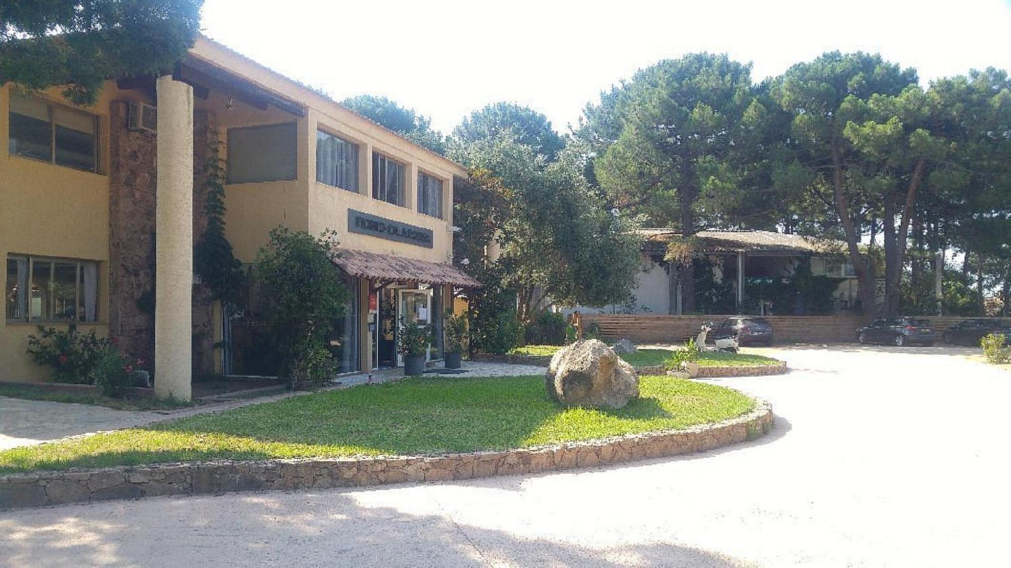 Fiori Di Cala Rossa Residence Hoteliere Lecci Kültér fotó
