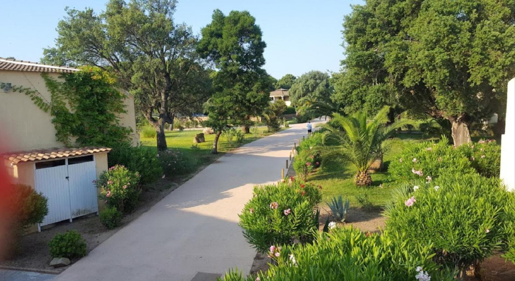 Fiori Di Cala Rossa Residence Hoteliere Lecci Kültér fotó