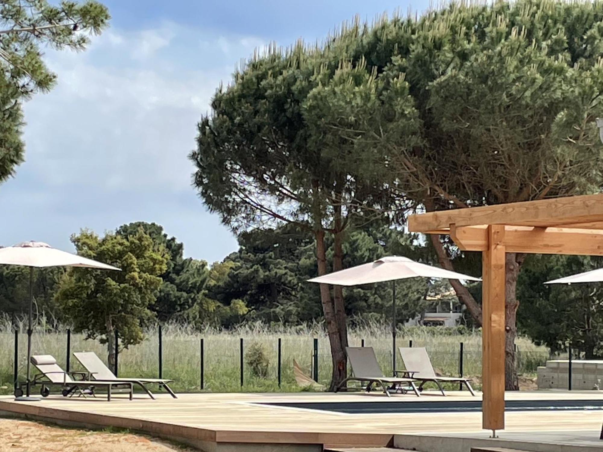 Fiori Di Cala Rossa Residence Hoteliere Lecci Kültér fotó