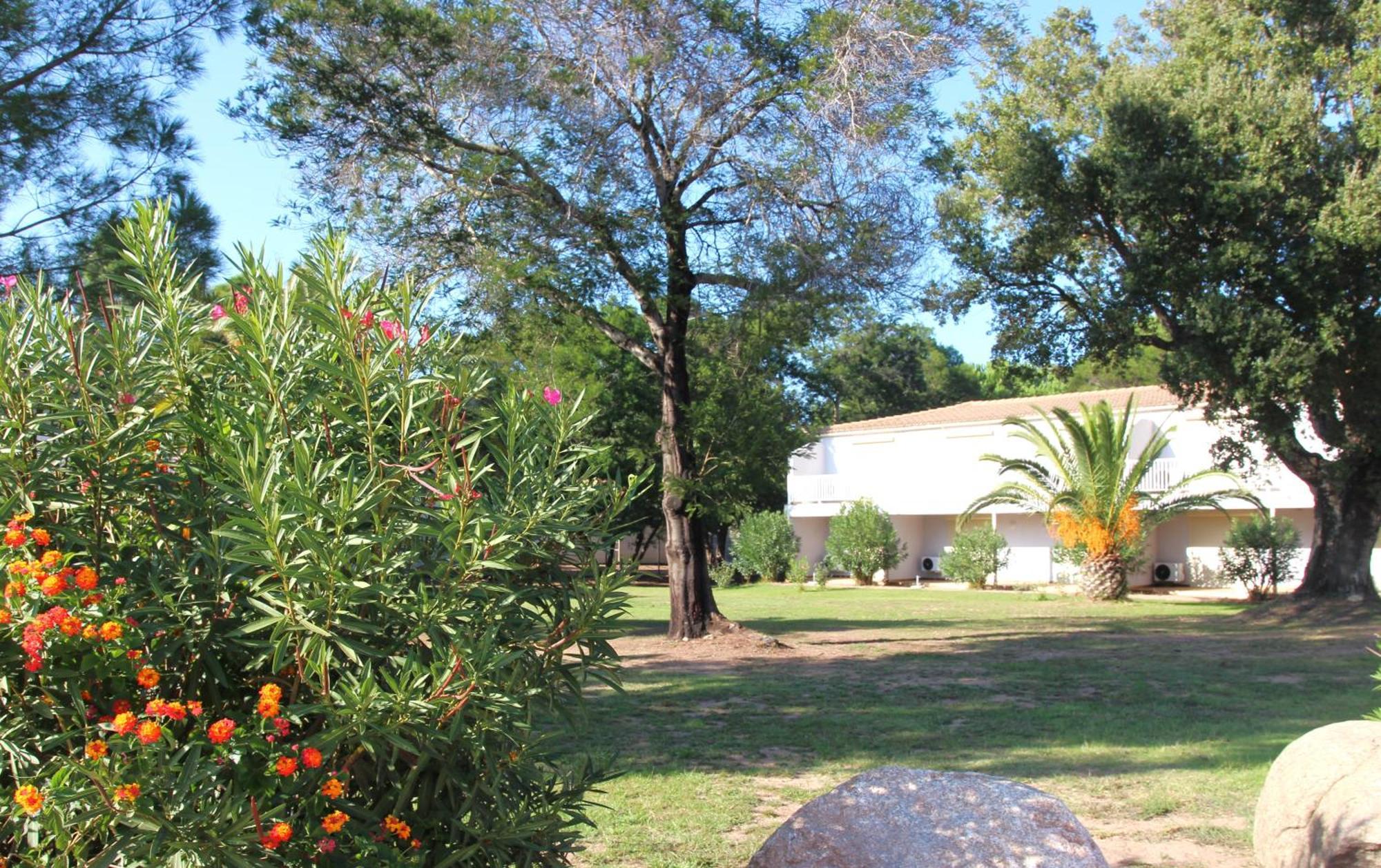 Fiori Di Cala Rossa Residence Hoteliere Lecci Kültér fotó