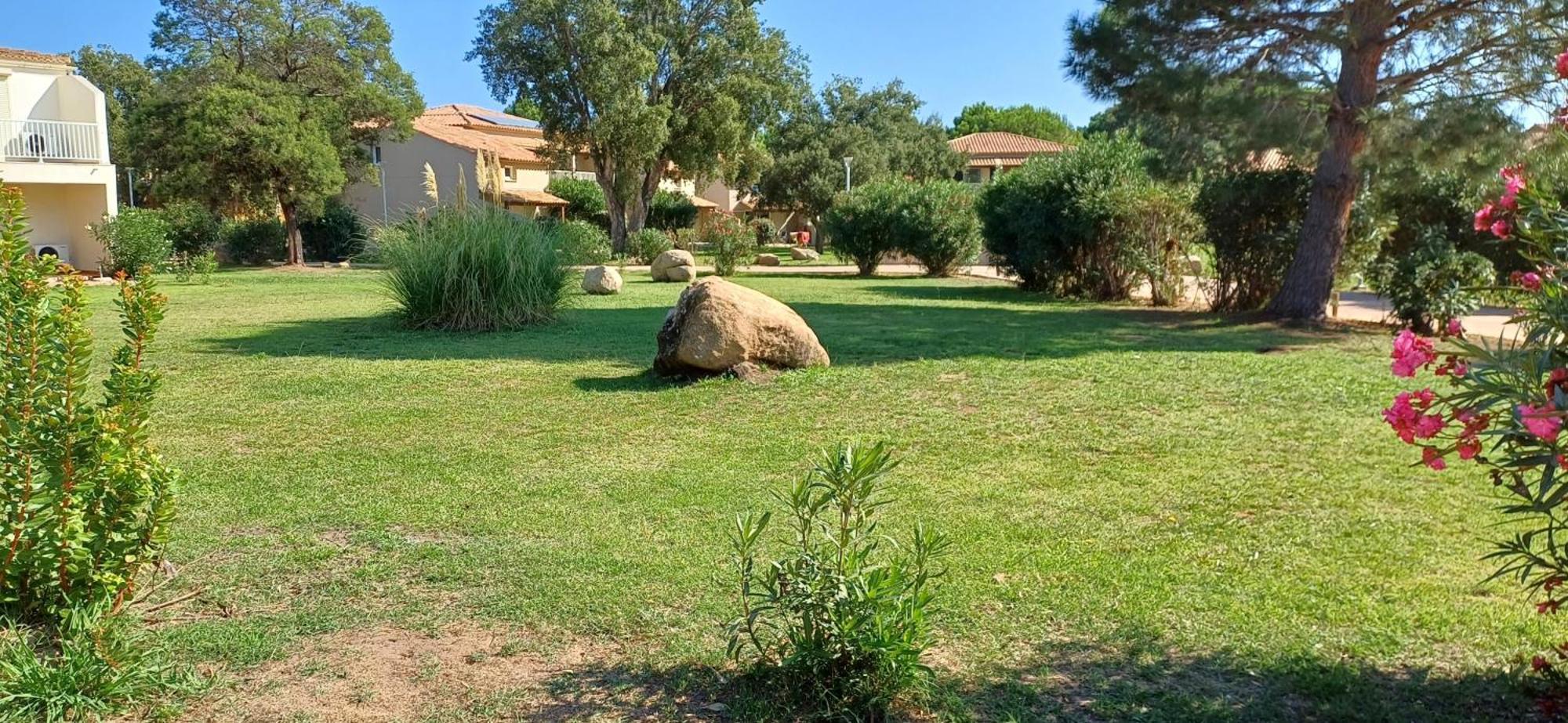 Fiori Di Cala Rossa Residence Hoteliere Lecci Kültér fotó